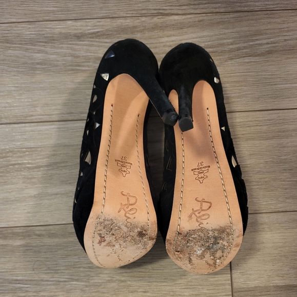 Alice & Olivia black and gold pumps. Size 37 - Picture 2 of 3